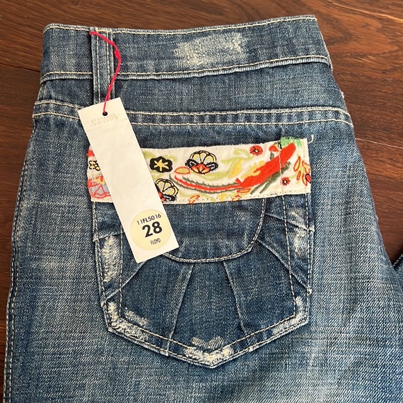 Jeans - Picture 2 of 16